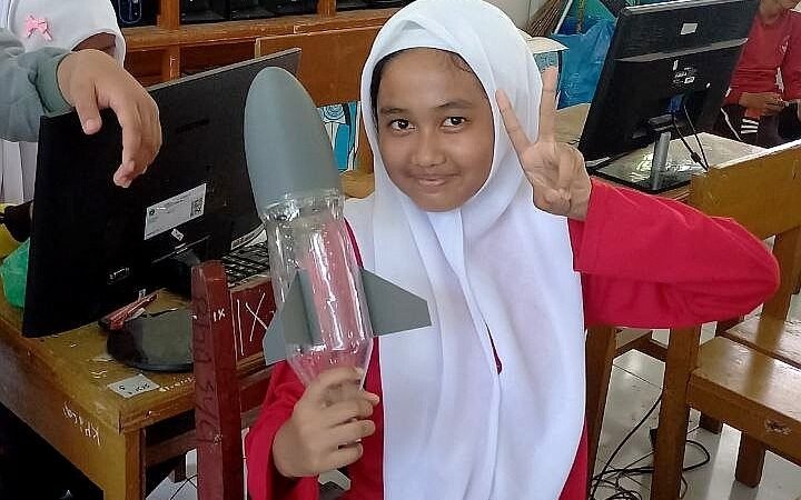 Siap Ramaikan Pawai Alegoris, Tim RobLok Siapkan Atraksi Roket